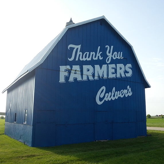 A Culver’s Blue Barn that says “Thank You Farmers” in Argenta, Illinois.
